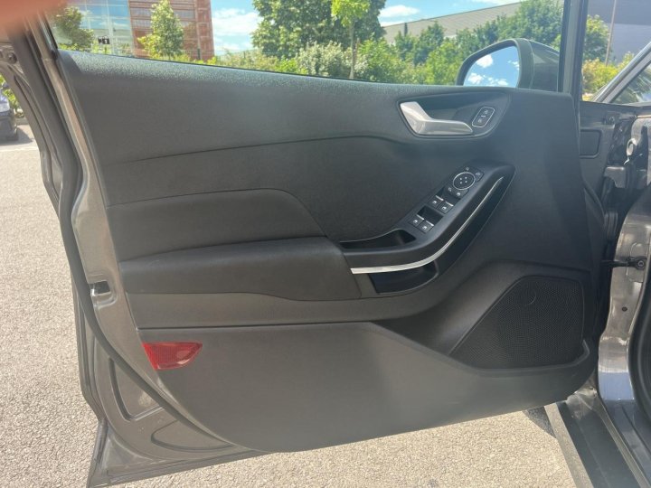 Ford Fiesta — photo 7