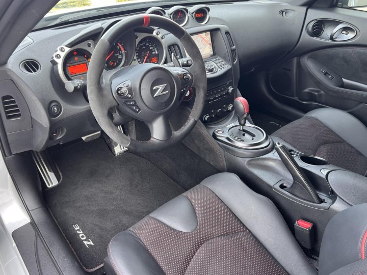 Nissan 370Z — photo 9