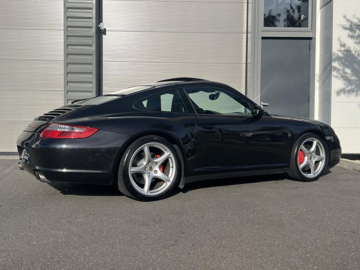 Porsche 911 Carrera 4S — photo 4