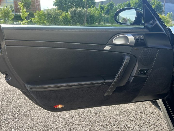 Porsche 911 Carrera 4S — photo 7