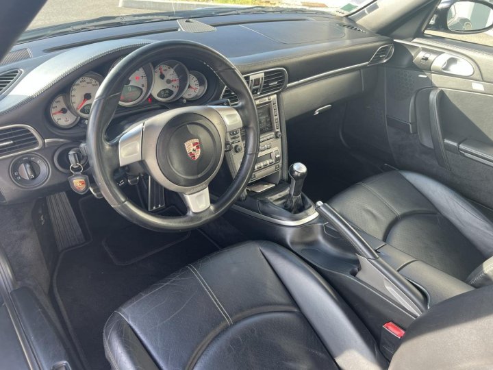 Porsche 911 Carrera 4S — photo 9