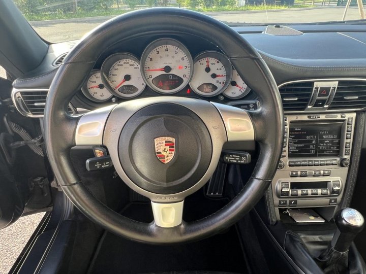 Porsche 911 Carrera 4S — photo 10
