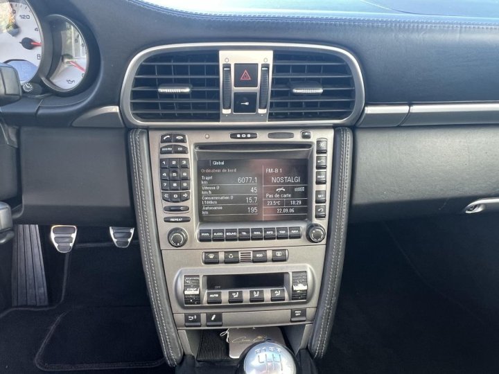 Porsche 911 Carrera 4S — photo 11