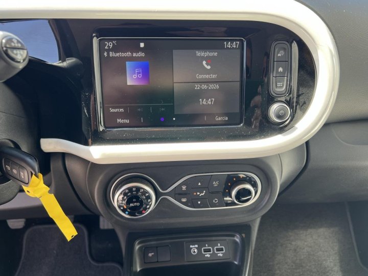 Renault Twingo III — photo 10