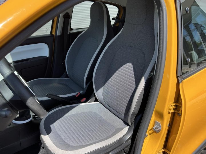 Renault Twingo III — photo 11