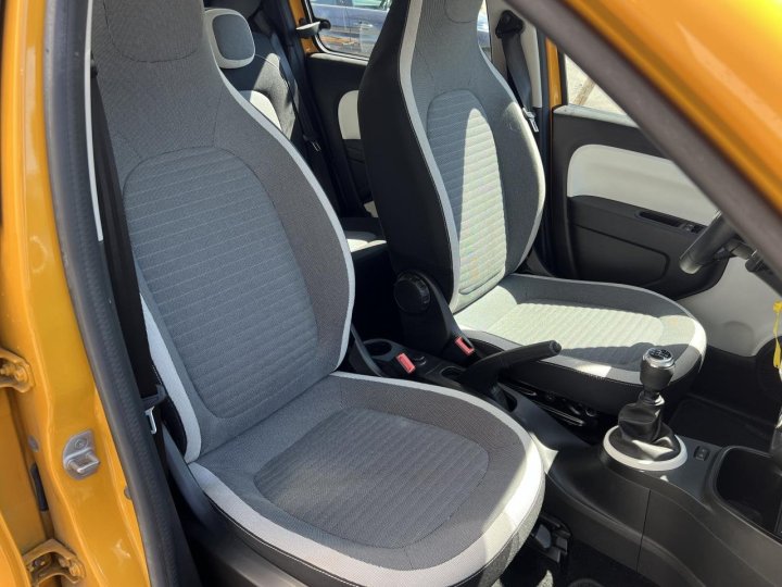 Renault Twingo III — photo 12