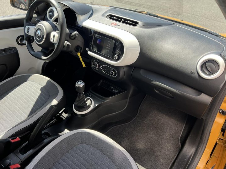 Renault Twingo III — photo 15