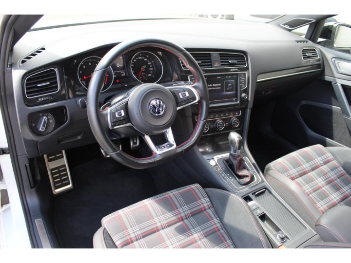 Volkswagen Golf VII GTI — photo 9