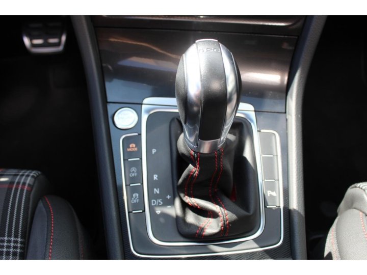 Volkswagen Golf VII GTI — photo 12