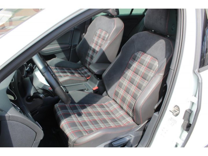 Volkswagen Golf VII GTI — photo 14
