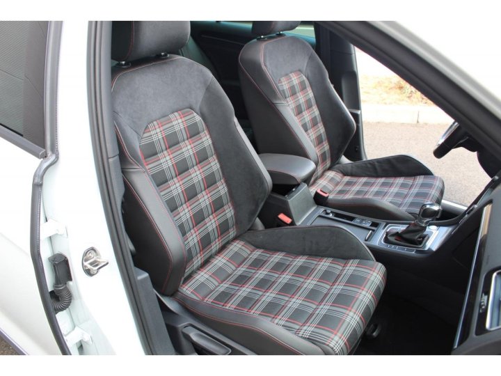 Volkswagen Golf VII GTI — photo 15