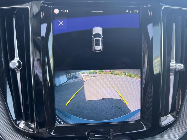 Volvo XC60 — photo 11