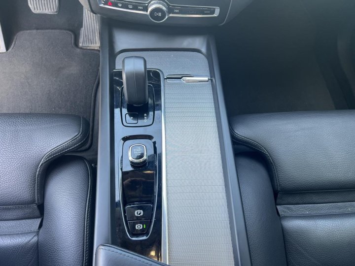 Volvo XC60 — photo 12